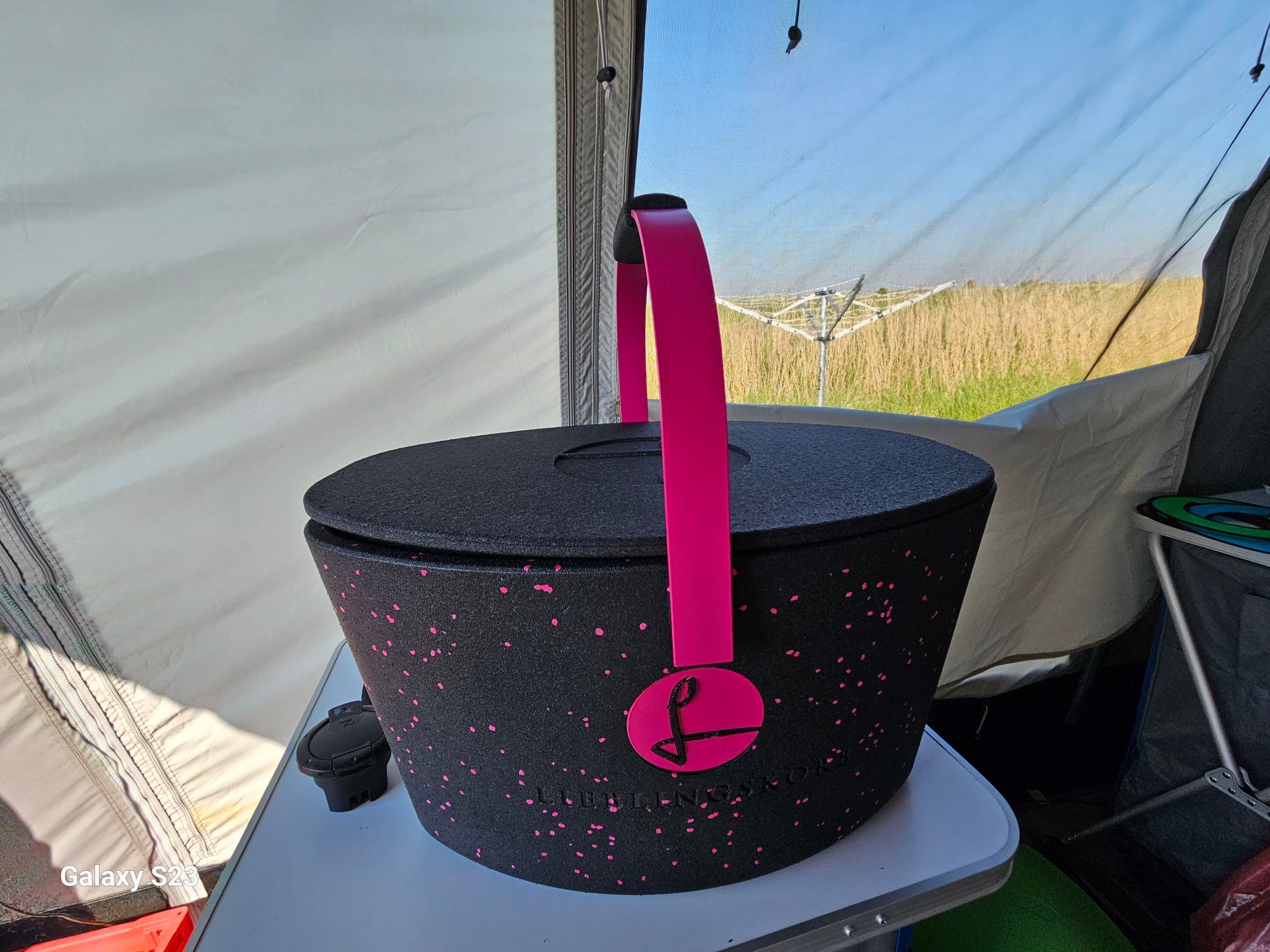 Konfetti Pink Korb in stilvollem Design